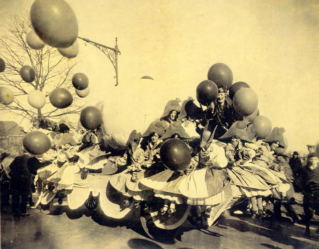 Balloonatics-Float-1926-–-Inspired-the-creation-of-the-character-balloons