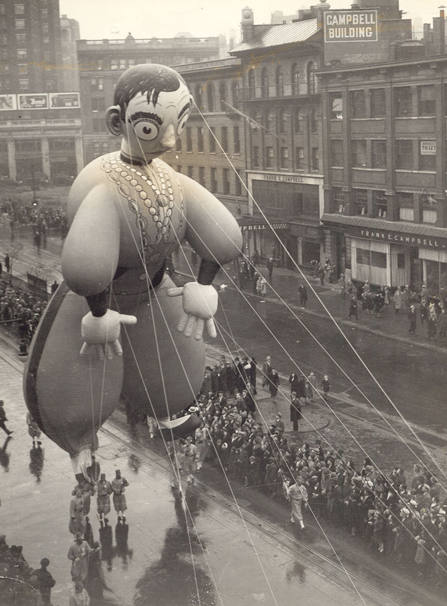 Eddie-Cantor-–-1st-ever-balloon-based-on-a-real-person-1934