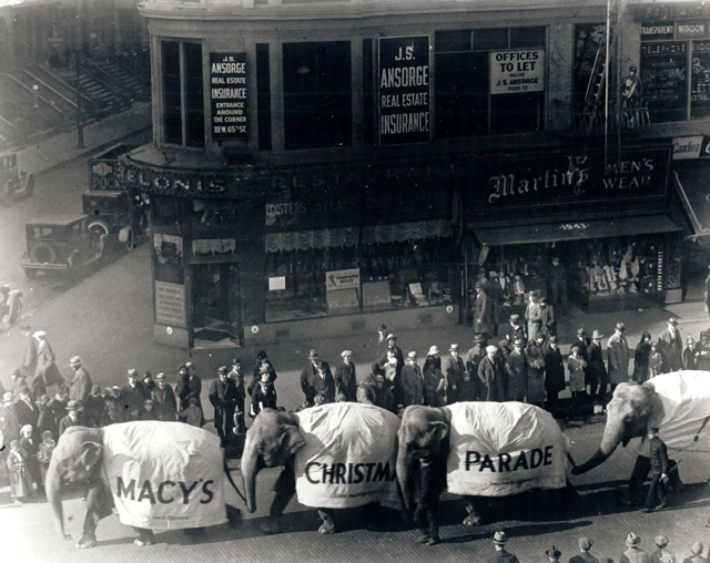Elephants-in-the-first-Macy’s-Parade-1924,-then-called-Macy’s-Christmas-Parade