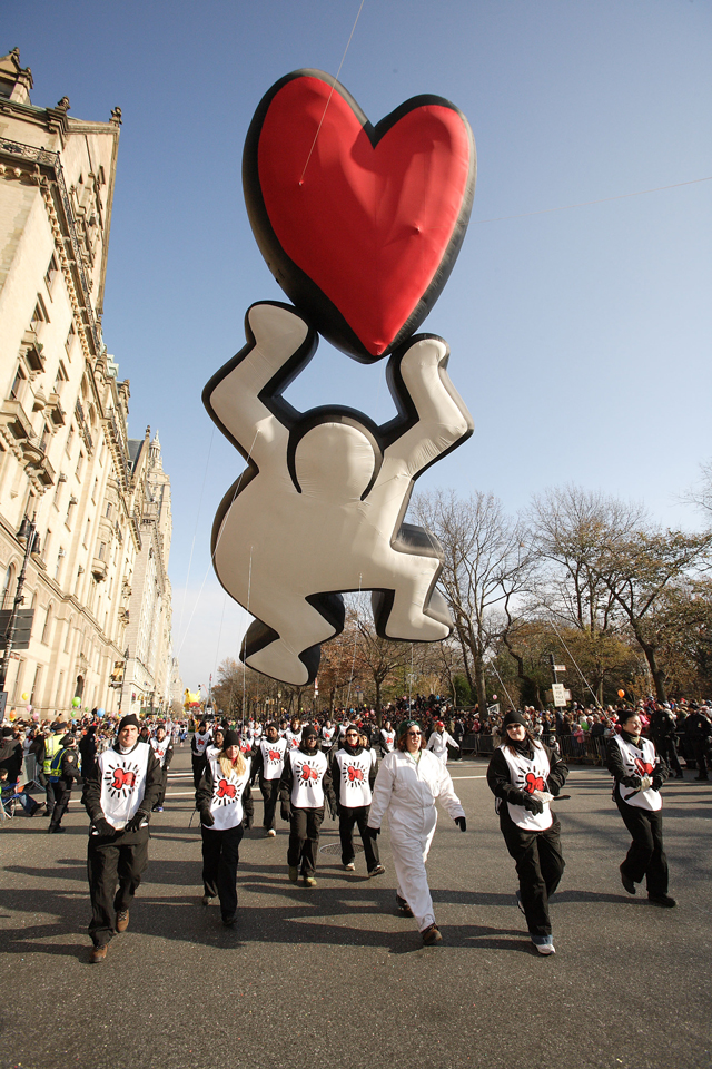 Figure-with-Heart-by-Keith-Haring-2008-–-3rd-Blue-Sky-Gallery-Series-Balloon