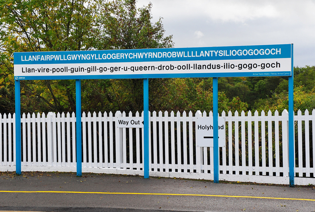Llanfairpwllgwyngyllgogerychwyrndrobwllllantysiliogogogoch-railway-station-sign-2011-09-21-GR2_1837a