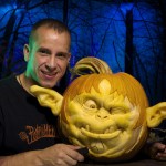 Ray-Villafane-and-Yoda-pumpkin