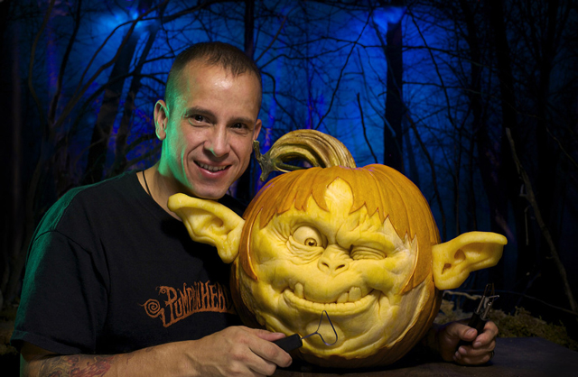 Ray-Villafane-and-Yoda-pumpkin