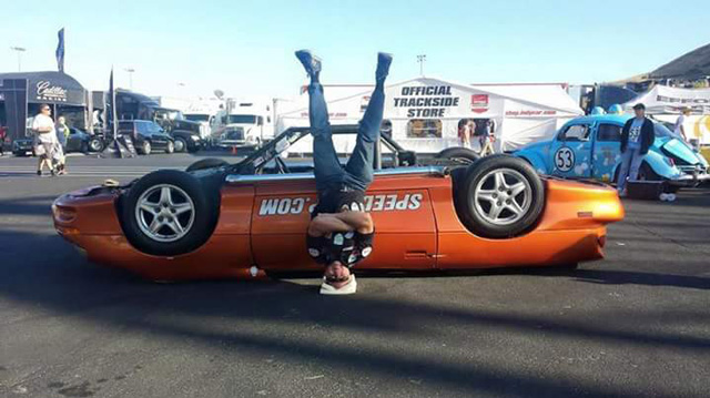 Upsidedown-Camaro-handstand