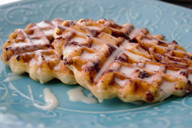 cinnamon-roll-in-waffle-iron