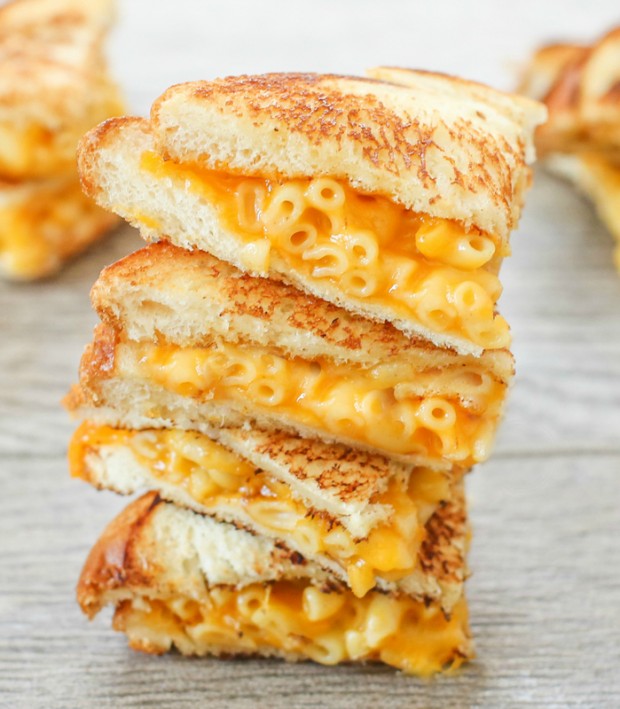 grilled-macaroni-cheese-sandwich-026-620x709