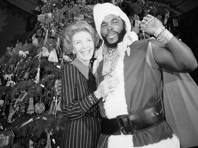 nancy-reagan-and-mr-t-decked-out-as-santa-pose-in-front-of-the-white-house-tree-in-1983